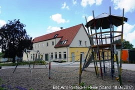 Hortgebäude mit Spielplatz in Bentwisch Hortgebäude mit Spielplatz in Bentwisch