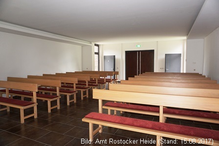 Blick von vorne nach hinten in der Feierhalle von Rövershagen. Blick von vorne nach hinten in der Feierhalle von Rövershagen.